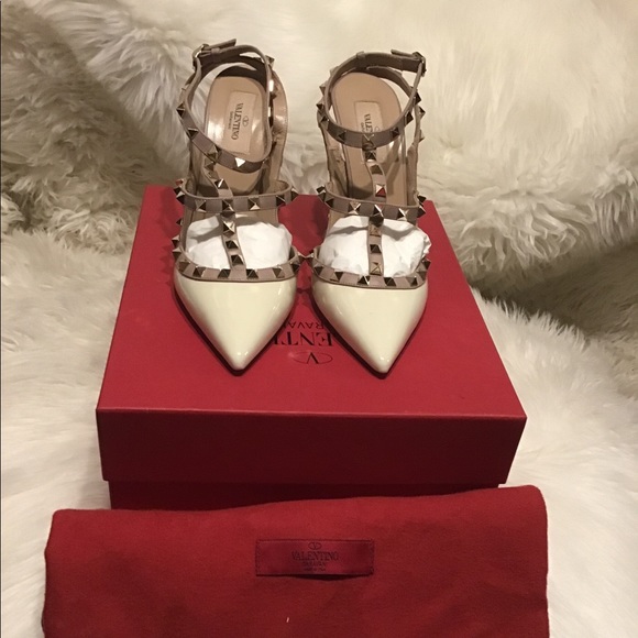 Valentino Garavani Patent Rock Stud T-Strap Heel - Picture 2 of 5